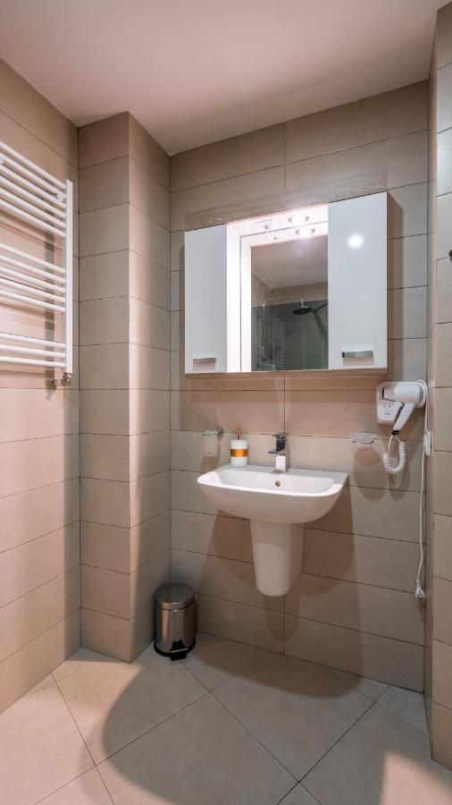 B&H1 Apartment กูเดาริ ภายนอก รูปภาพ
